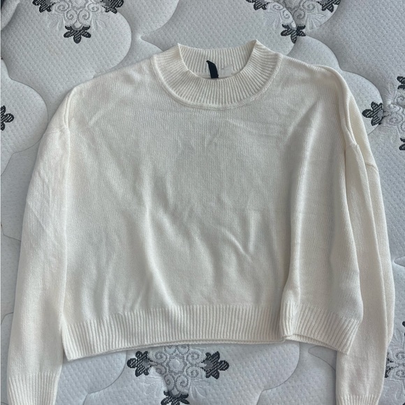 H&M white  oversized cropped sweater - Picture 1 of 1